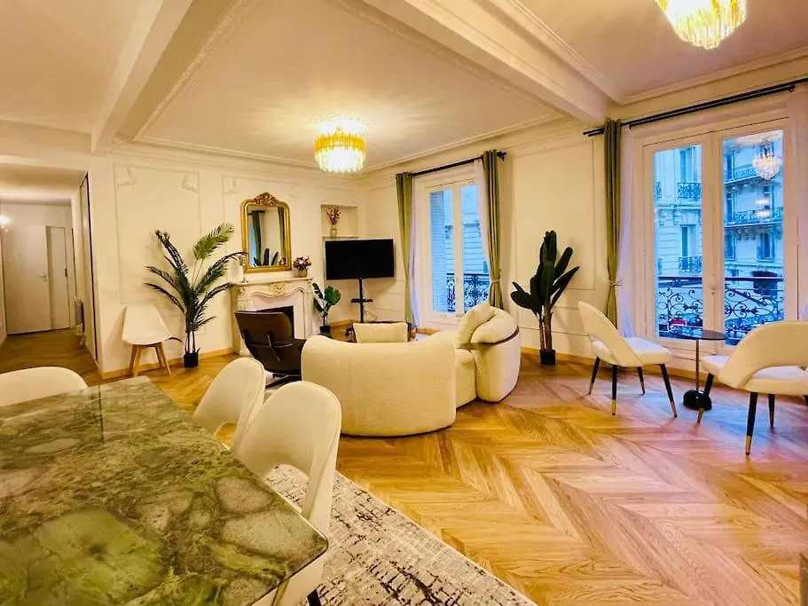 Apartament De Luxe Juste A Cote Des Champs-elysees Paryż